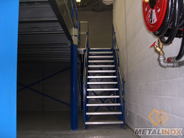 Escalier droit pour accès plateforme - Bâtiments & Sécurisation d’espaces - METALINOX