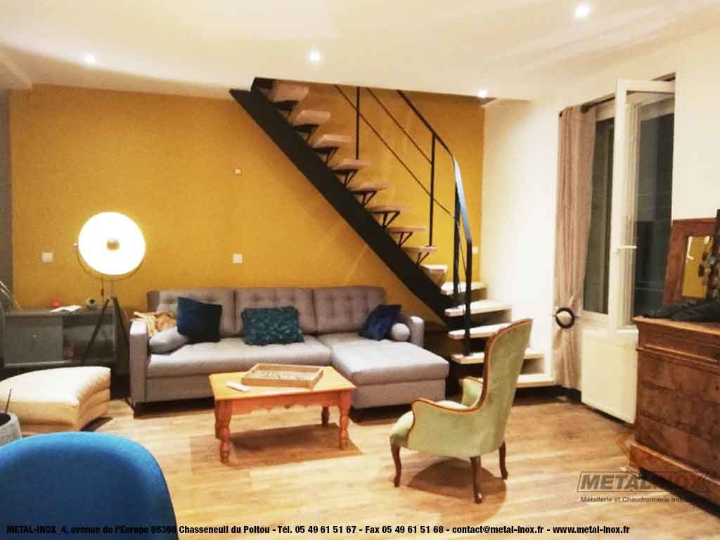 Escalier-quart-tournant-en-bois-et-acier-pour-maison-individuelle---METALINOX