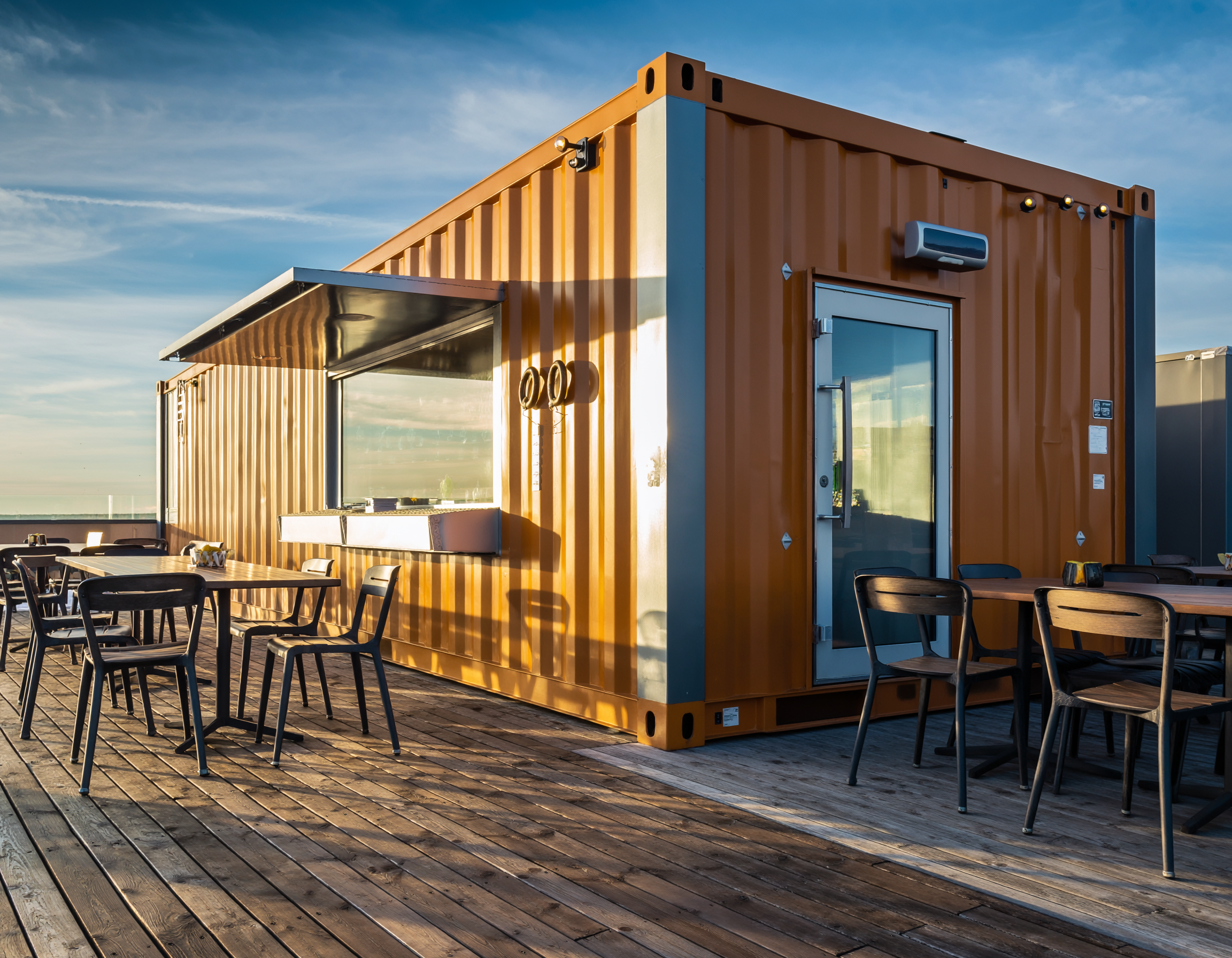 container maritime high cube pour aménagement d'un snack événementiel mobile